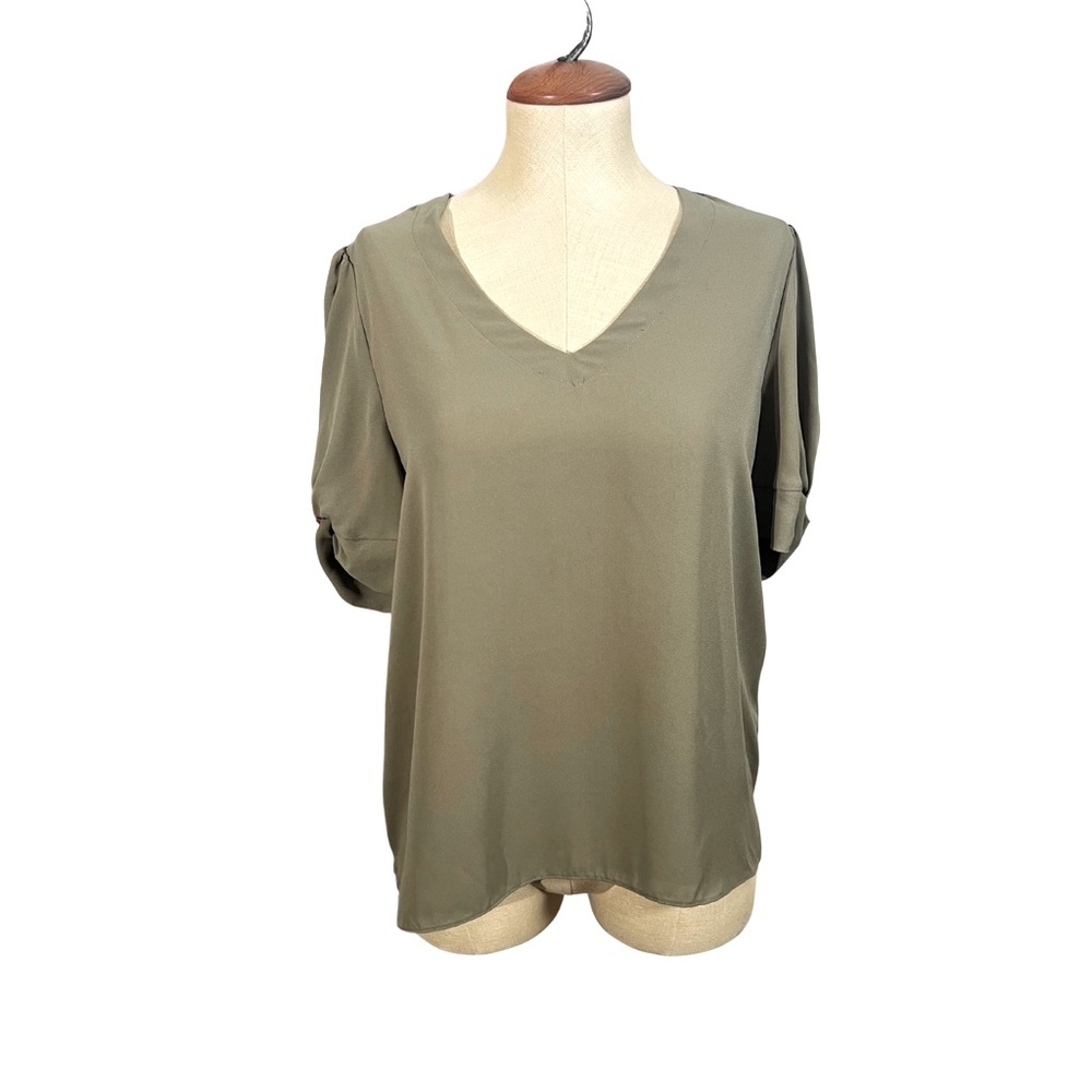 Everleigh Dusty Olive Twisted Short Sleeve V-Neck Size Small